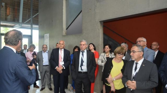 ????????????????????????????????????